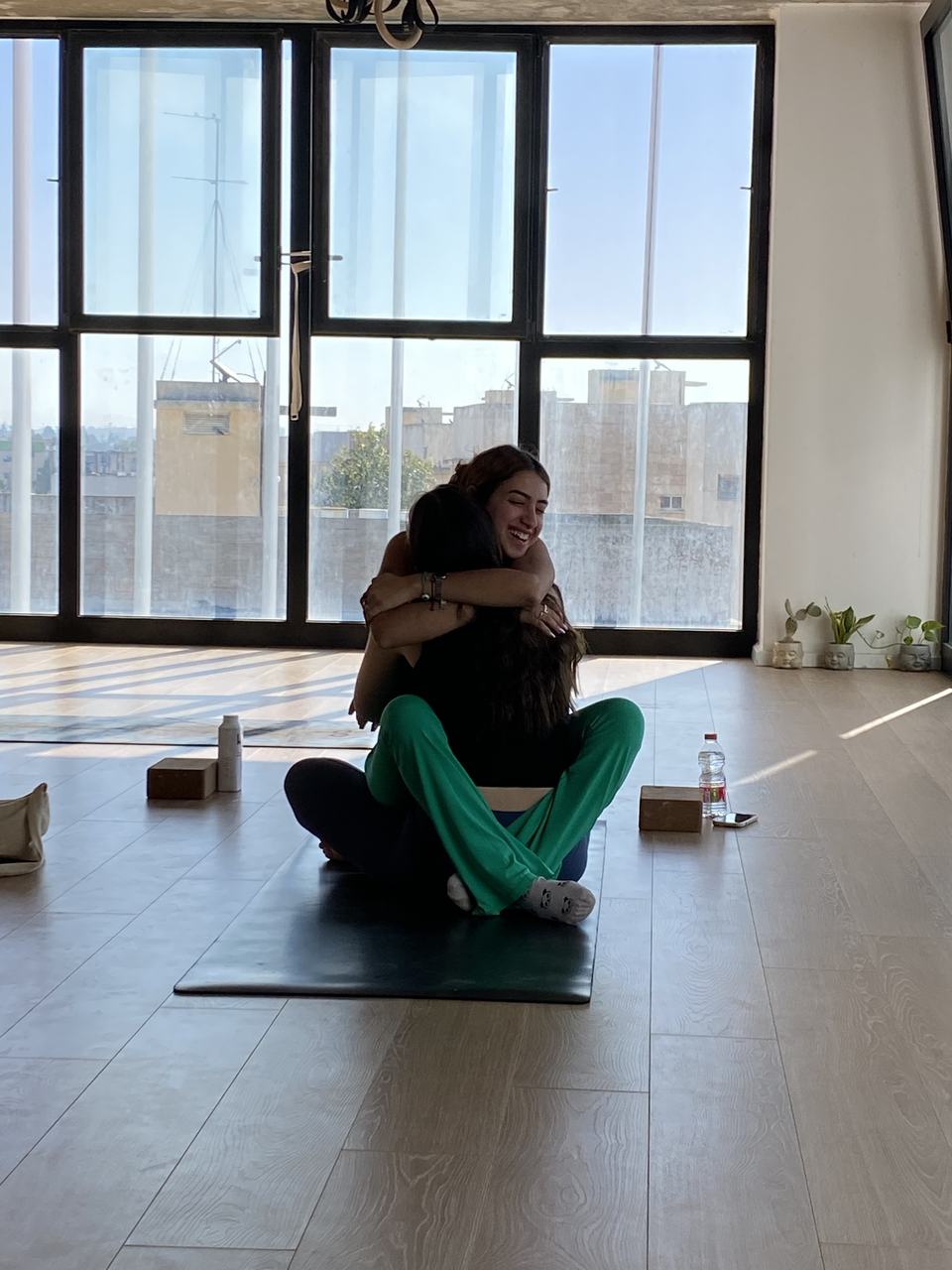 חיבוק על המזרן